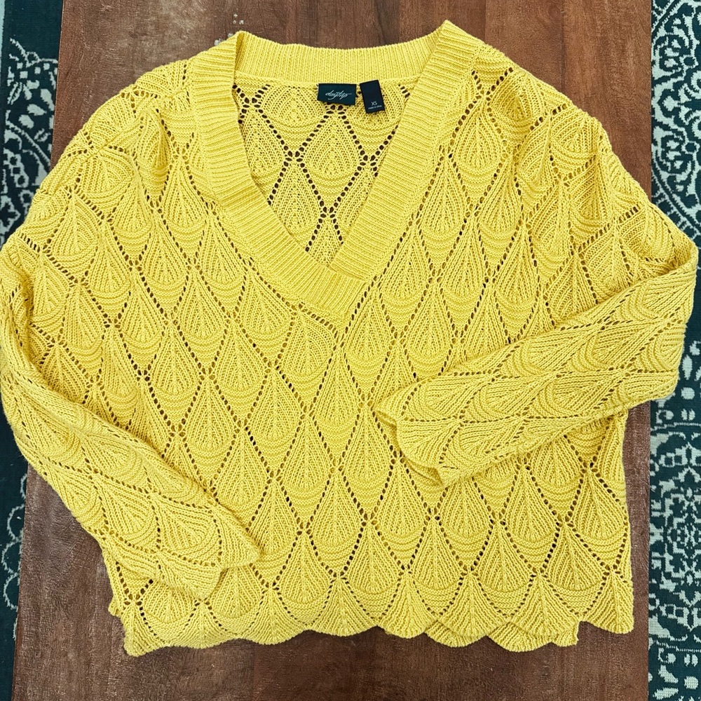 Yellow‎ V-Neck The Buckle Daytrip Women's Cotton Scalloped Sweater - XS/S - Picture 2 of 8